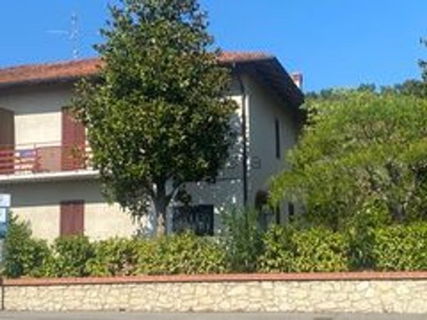 casa indipendente in vendita ad Arezzo in zona Puliciano