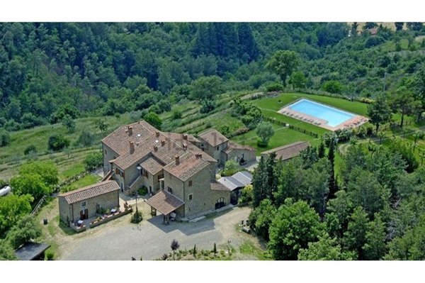 casa indipendente in vendita ad Arezzo in zona Campi