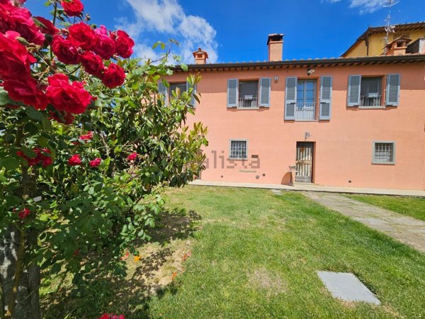 casa indipendente in vendita ad Arezzo in zona Pescaiola