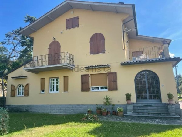 casa indipendente in vendita ad Arezzo in zona Olmo