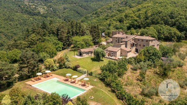 casa indipendente in vendita ad Arezzo in zona Palazzo del Pero
