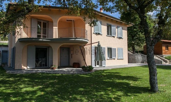 casa indipendente in vendita ad Arezzo