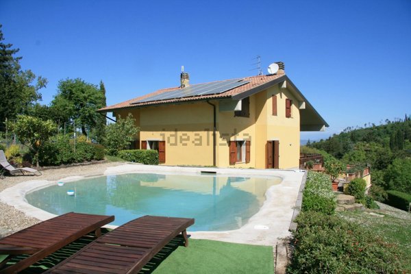 casa indipendente in vendita ad Arezzo in zona Zona La Pace