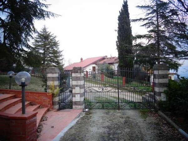 casa indipendente in vendita ad Arezzo in zona Pratantico-Indicatore