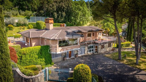 casa indipendente in vendita ad Arezzo in zona Centro Città