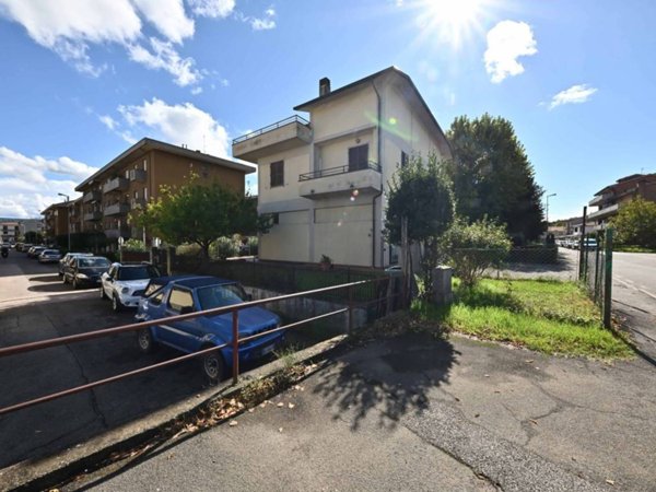 casa indipendente in vendita ad Arezzo in zona Agazzi