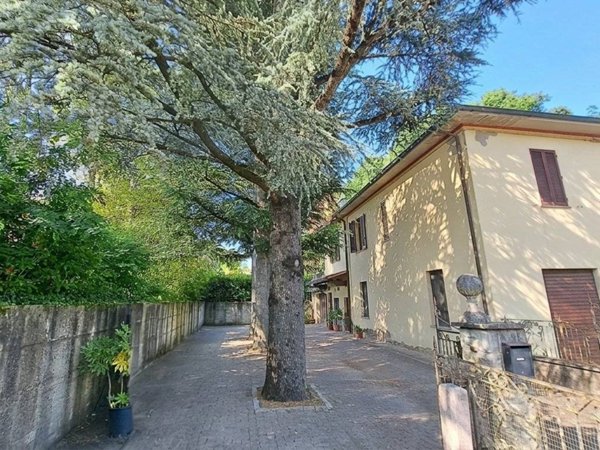casa indipendente in vendita ad Arezzo in zona Rondine