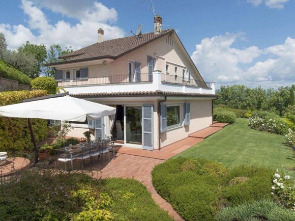 casa indipendente in vendita ad Arezzo in zona Centro Città