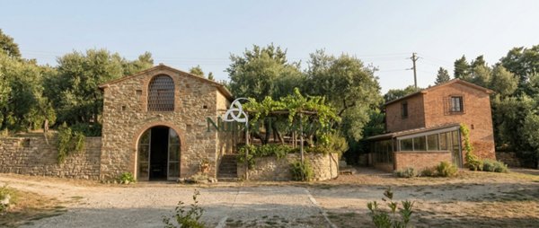 casa indipendente in vendita ad Arezzo in zona San Polo