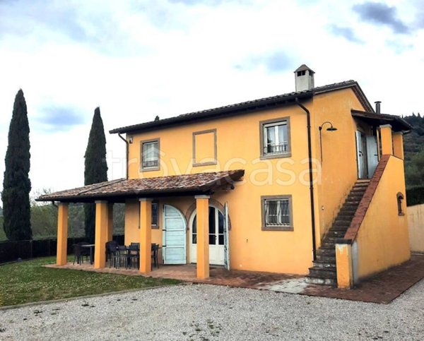 casa indipendente in vendita ad Arezzo in zona Rigutino