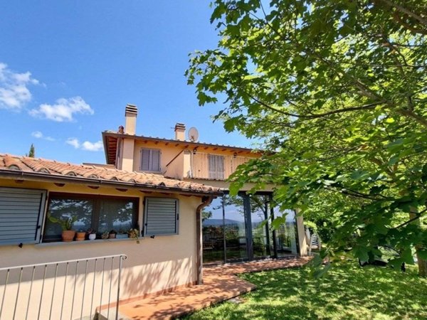 casa indipendente in vendita ad Arezzo in zona Chiassa-Tregozzano