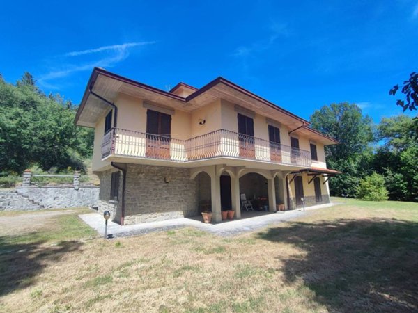casa indipendente in vendita ad Arezzo in zona Antria