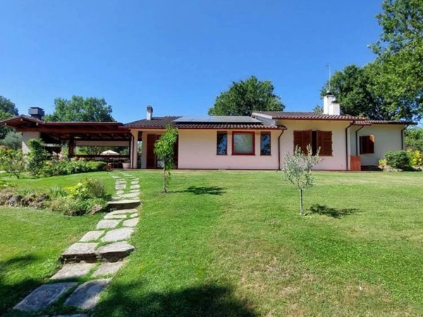 casa indipendente in vendita ad Arezzo in zona Fiorentina