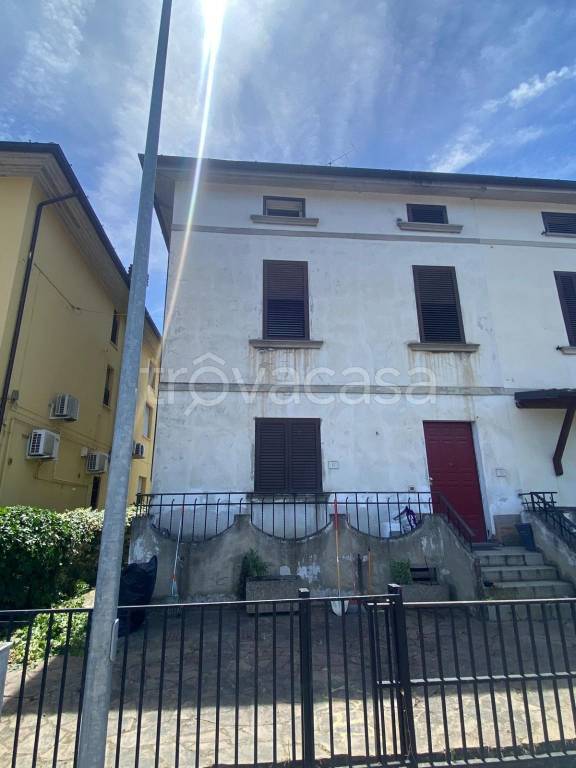 casa indipendente in vendita ad Arezzo in zona Pescaiola
