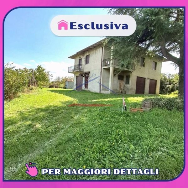 casa indipendente in vendita ad Arezzo in zona Quarata