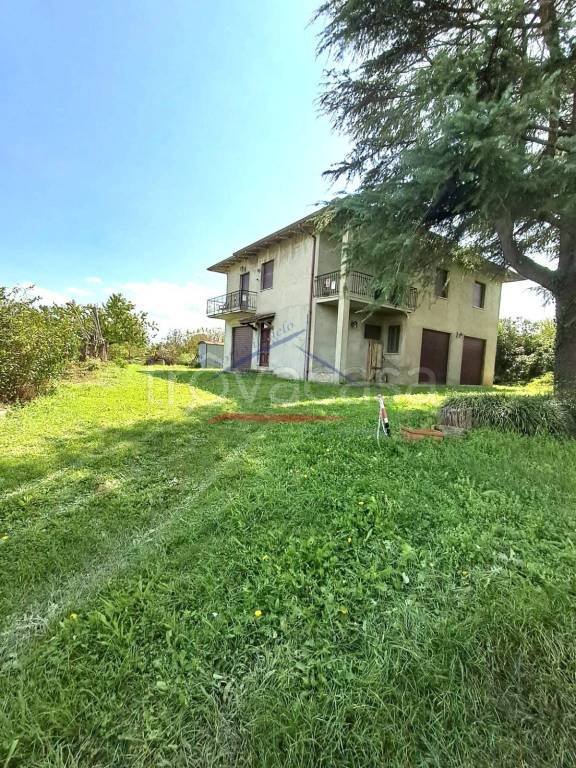 casa indipendente in vendita ad Arezzo in zona Quarata