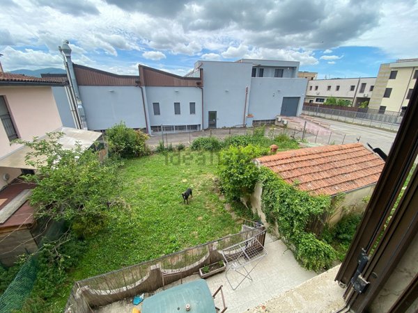 esavano in vendita ad Arezzo in zona I Sadotti