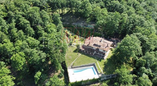casa indipendente in vendita ad Arezzo in zona Agazzi