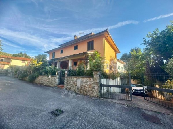 casa indipendente in vendita ad Arezzo in zona Vitiano
