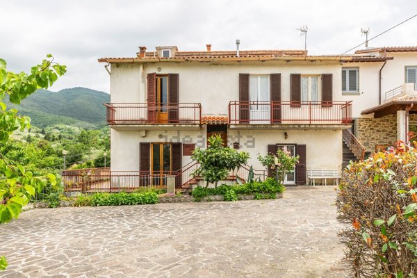 casa indipendente in vendita ad Arezzo in zona Vitiano