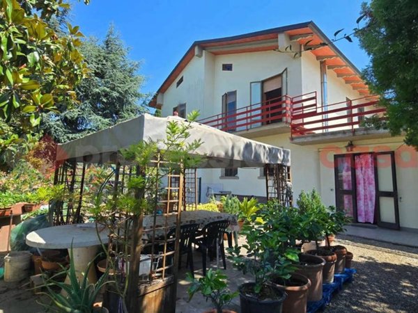 casa indipendente in vendita ad Arezzo in zona San Zeno
