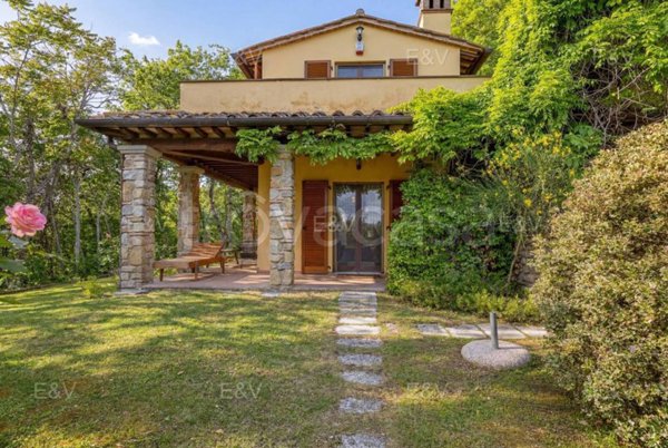 casa indipendente in vendita ad Arezzo in zona Antria