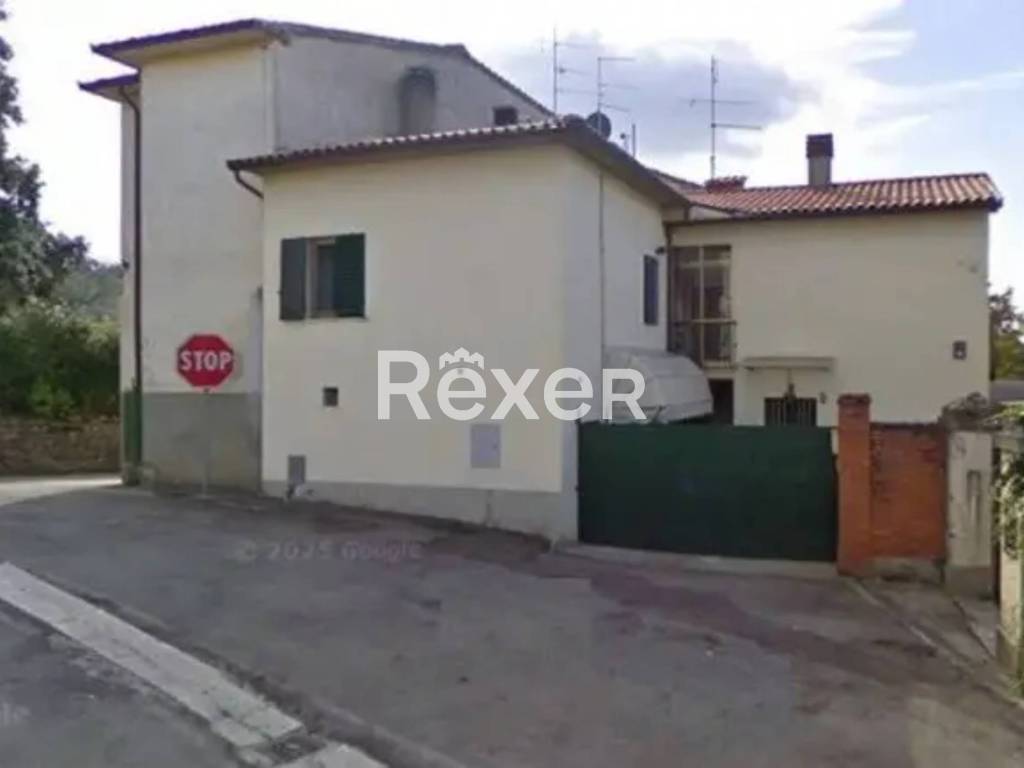 casa indipendente in vendita ad Arezzo in zona Antria