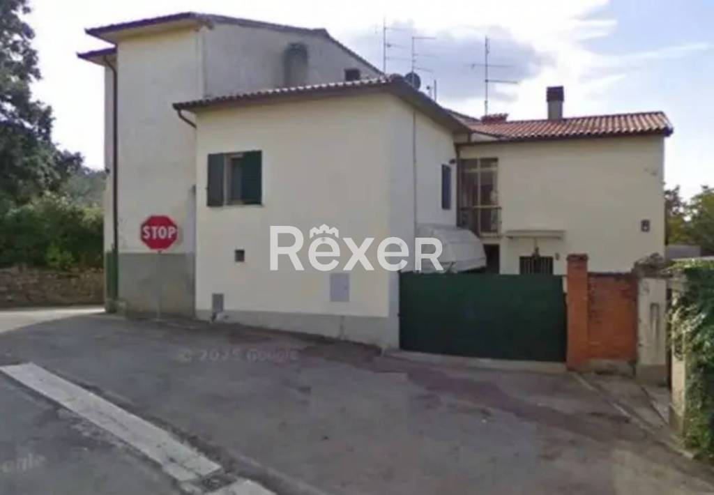 casa indipendente in vendita ad Arezzo in zona Antria
