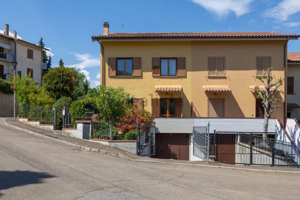 casa indipendente in vendita ad Arezzo in zona Santa Firmina