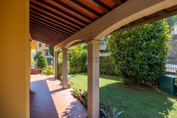 casa indipendente in vendita ad Arezzo in zona Santa Firmina