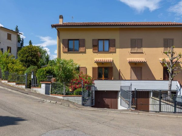 casa indipendente in vendita ad Arezzo in zona Santa Firmina