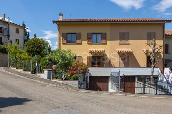 casa indipendente in vendita ad Arezzo in zona Santa Firmina
