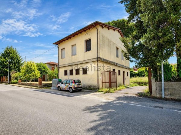 casa indipendente in vendita ad Arezzo in zona Puglia