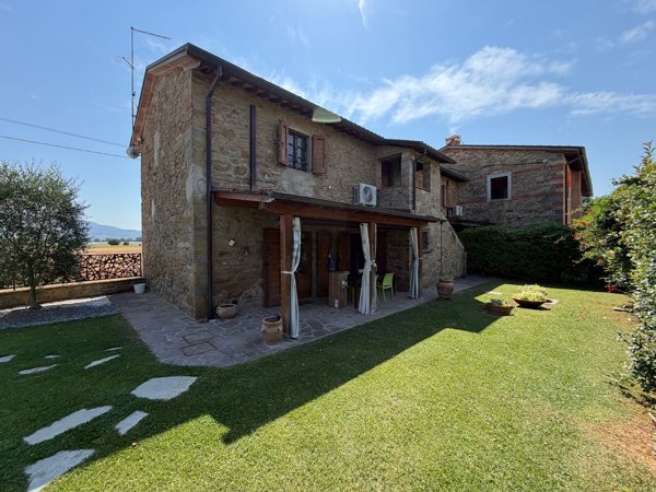 casa indipendente in vendita ad Arezzo