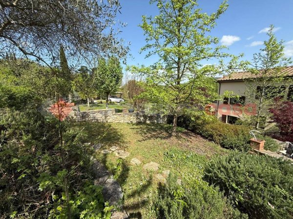 casa indipendente in vendita ad Arezzo in zona Zona La Pace