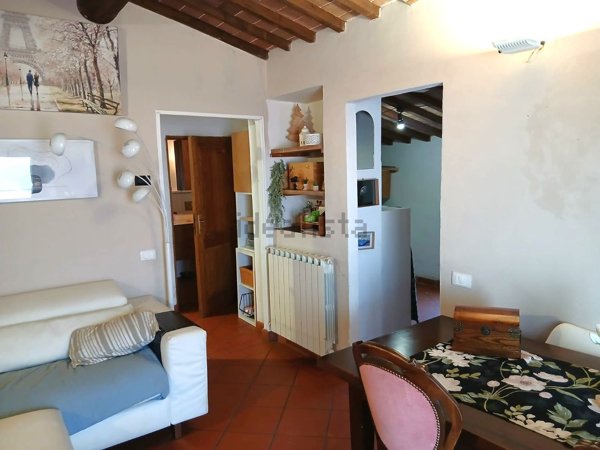 casa indipendente in vendita ad Arezzo in zona Mugliano