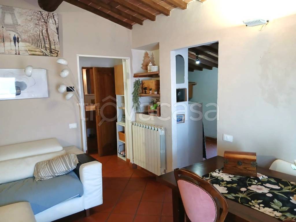 casa indipendente in vendita ad Arezzo in zona Mugliano