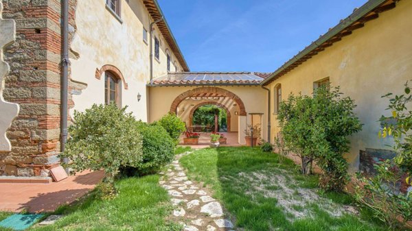casa indipendente in vendita ad Arezzo in zona Centro Città