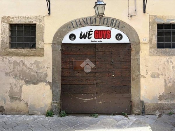 negozio in vendita ad Arezzo in zona Centro Città