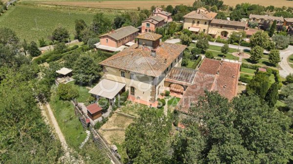 casa indipendente in vendita ad Arezzo in zona Centro Città