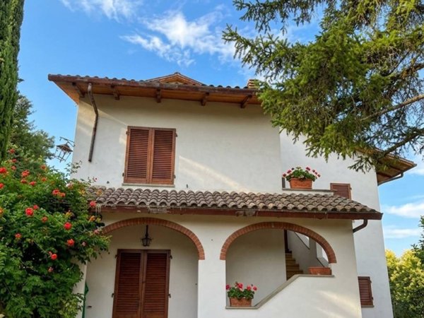 casa indipendente in vendita ad Arezzo in zona Agazzi