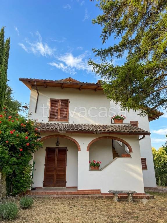 casa indipendente in vendita ad Arezzo in zona Agazzi