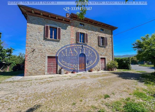 casa indipendente in vendita ad Arezzo in zona Centro Città