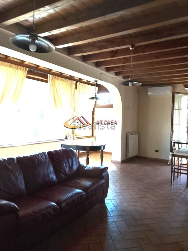 casa indipendente in vendita ad Arezzo in zona San Clemente