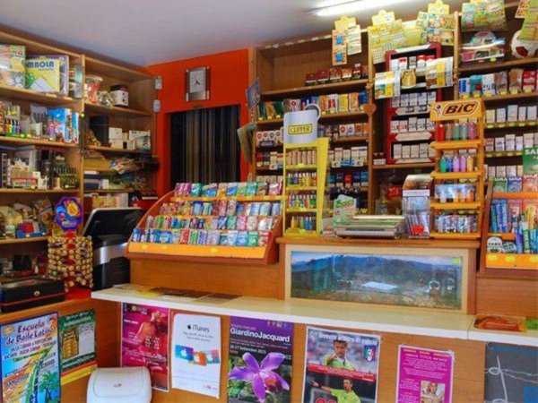 negozio in vendita ad Arezzo in zona Centro Città