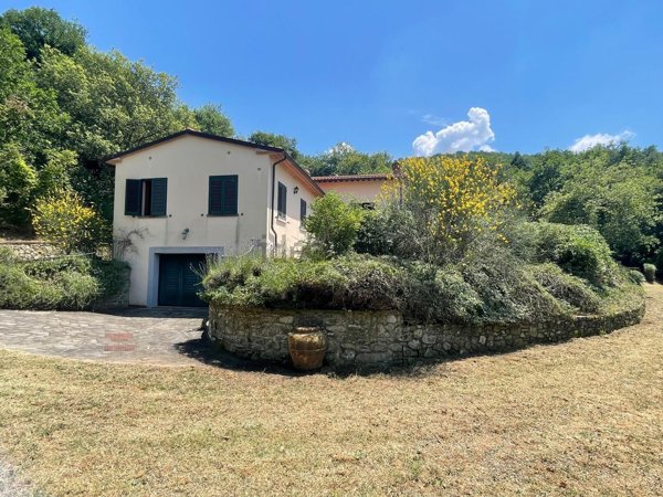casa indipendente in vendita ad Arezzo in zona Bagnoro