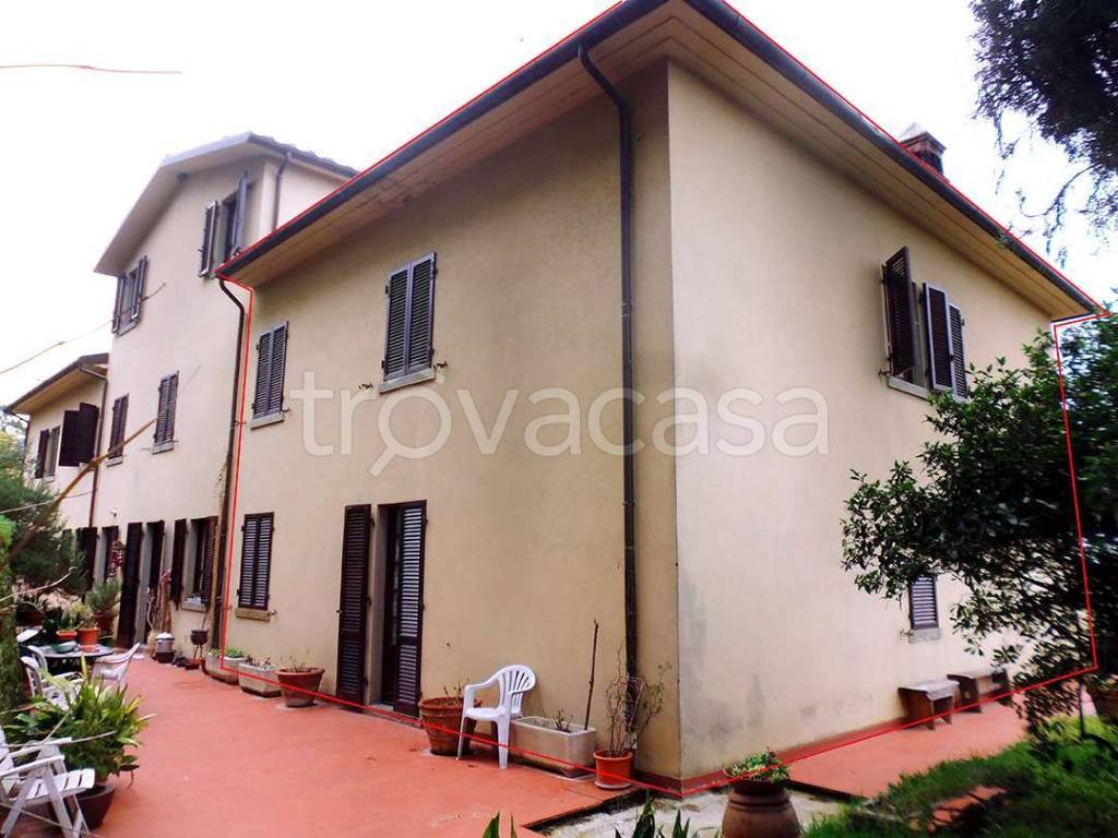 casa indipendente in vendita ad Arezzo in zona Olmo
