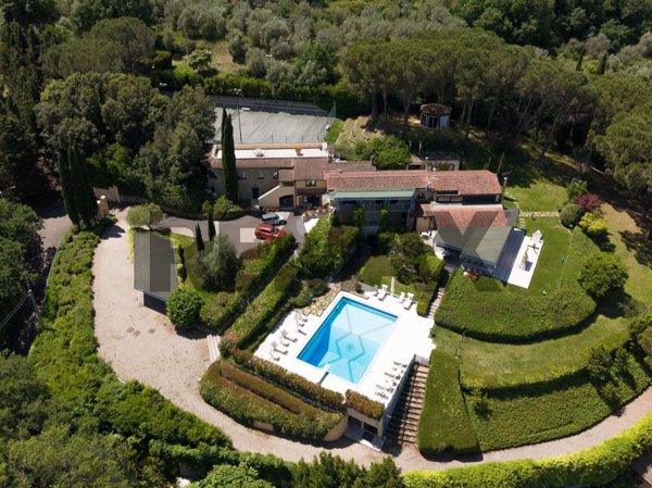 casa indipendente in vendita ad Arezzo in zona Vignale
