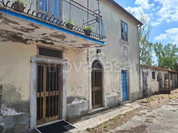 casa indipendente in vendita ad Arezzo in zona Frassineto