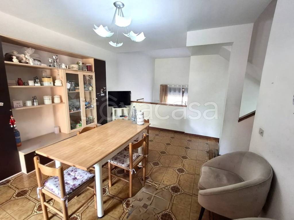 casa indipendente in vendita ad Arezzo in zona Pescaiola